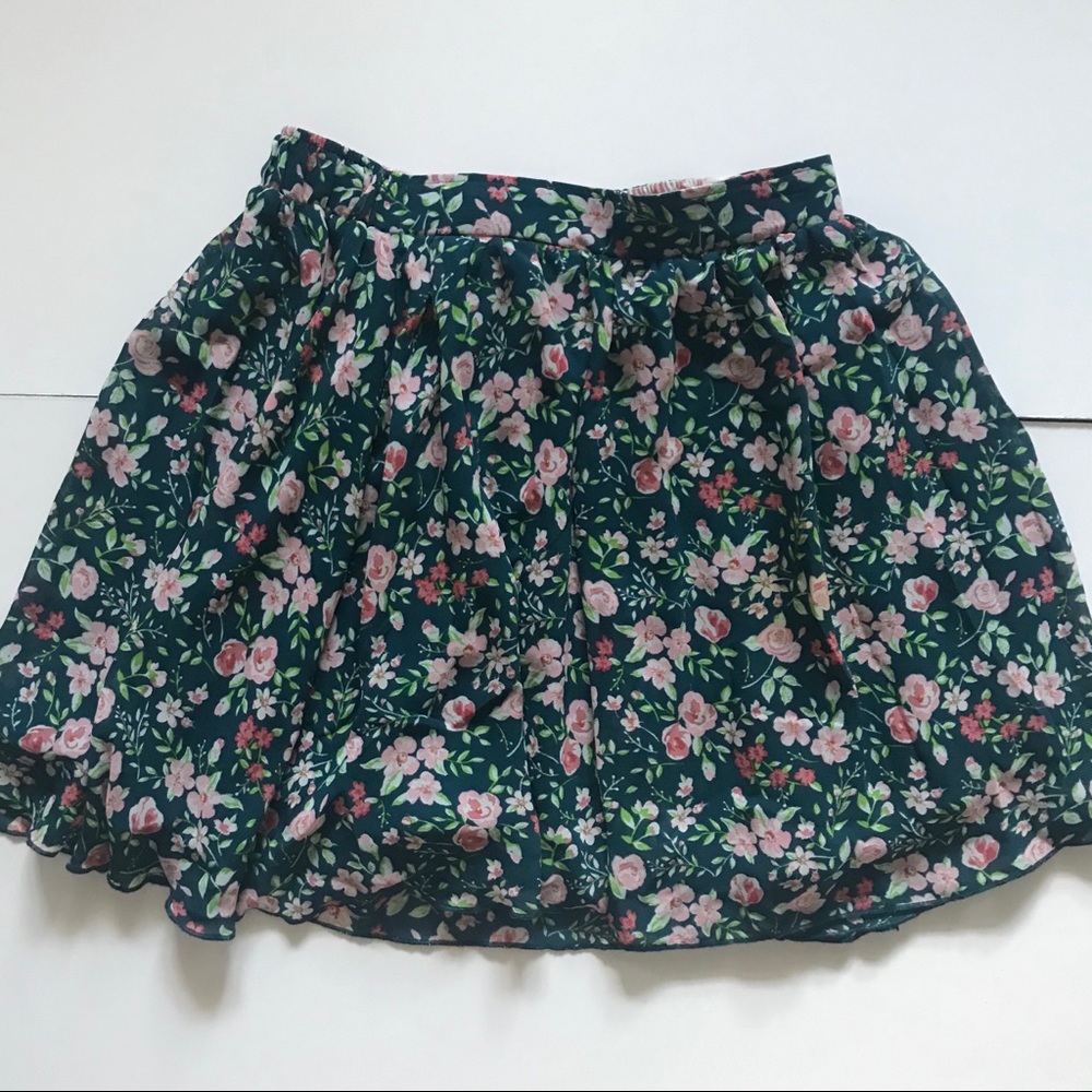 EUC Matilda Jane roses are red tween skirt sz 14